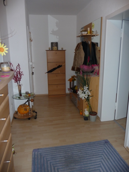 04. Flur - Blick mit Ausgangstr