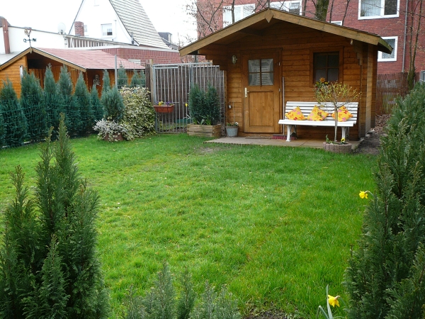 25. Blick aufs Grundstck mit Zwinger und Gartenhaus (gehrt jetziger Mieterin)